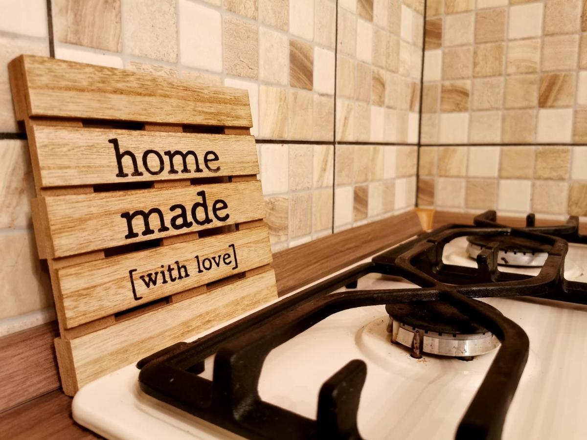 Cozyhome The Castle Apartment - Spacious, Quiet, High Ceiling Bratislava Luaran gambar