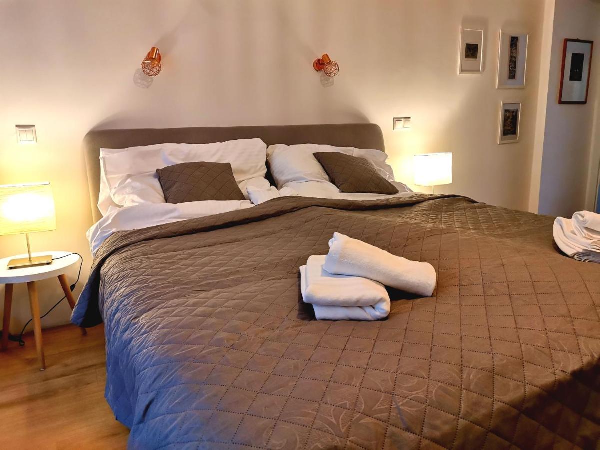 Cozyhome The Castle Apartment - Spacious, Quiet, High Ceiling Bratislava Luaran gambar