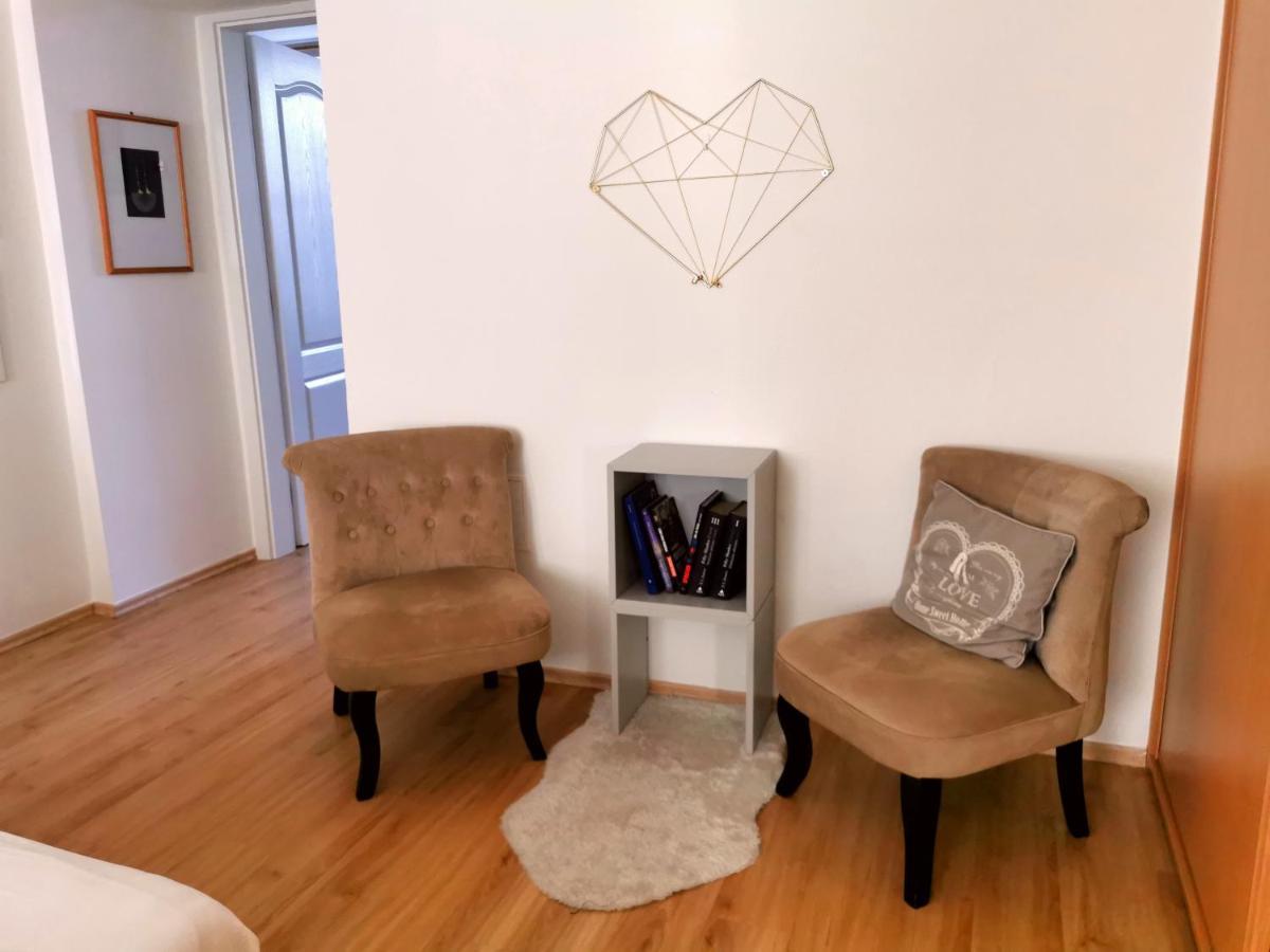Cozyhome The Castle Apartment - Spacious, Quiet, High Ceiling Bratislava Luaran gambar
