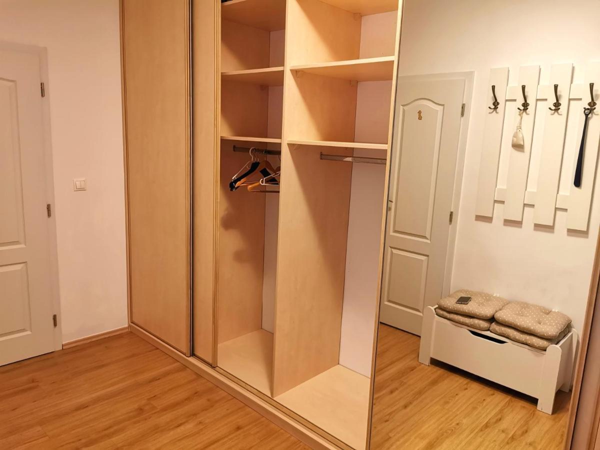 Cozyhome The Castle Apartment - Spacious, Quiet, High Ceiling Bratislava Luaran gambar
