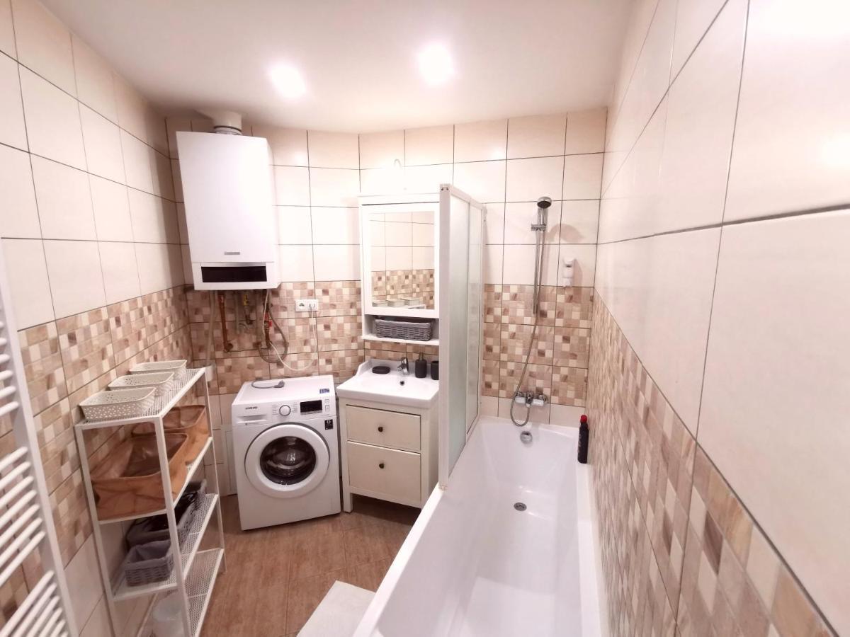 Cozyhome The Castle Apartment - Spacious, Quiet, High Ceiling Bratislava Luaran gambar